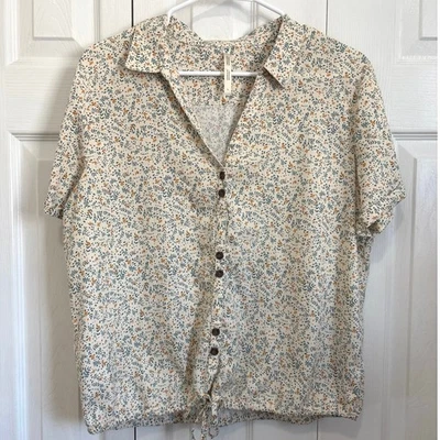 Top Kuhl Liliana Floral Ligero Informal Botón Delantero Talla Grande Foto 1 de 4