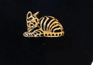 VINTAGE DANECRAFT TABBY CAT FEATURES OPEN FILIGREE CAT DESIGN BROOCH - Picture 1 of 4