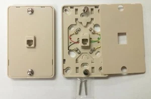 100ER-PACK NC-630A 4C IV Wand Telefonbuchse 4C Montageplatte mit Schraubklemmen JA 100 - Bild 1 von 1