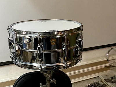 Красивый винтажный алюминиевый супрафонический малый барабан Ludwig LM402 14x6,5, хромированный - Изображение 1 из 4