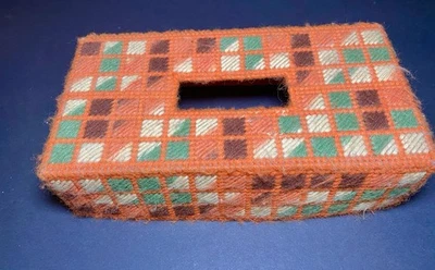 Caja de pañuelos hecha a mano vintage hilo punta de aguja sobre plástico naranja años 70 Foto 1 de 4