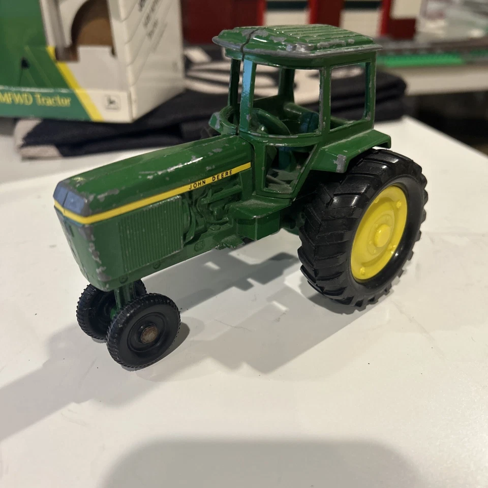 John Deere 4430 1:32 Ertl 1972ish (sin caja) astillas de pintura también Foto 1 de 4