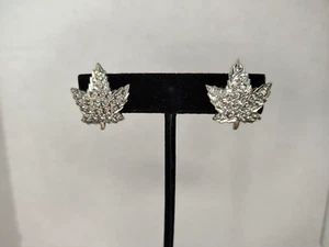 Vintage Anthony Maple Leaf Silver Tone Earrings Clear Pave Rhinestone Screwback - Picture 1 of 13