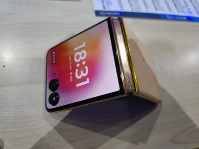 Motorola Razr 50 Ultra 12+512GB 6.9" 5G Midnight Blue DS PB1T0000SE - Immagine 1 di 3