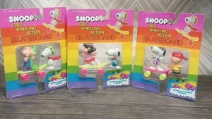 Peanuts Snoopy 1985 Free Wheeling Action Snoopy Skateboard Set Of 3 Peanuts, New - Picture 1 of 8