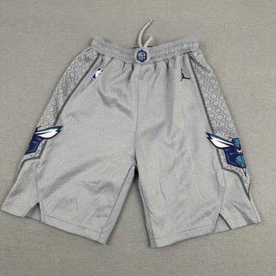 Pantalones Cortos Charlotte Hornets Niños Medianos 10-12 Gris Jordan Dri Fit NBA Baloncesto M Foto 1 de 4