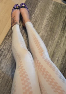 Hübsche weiss Leggin mit Muster one size - Bild 1 von 10
