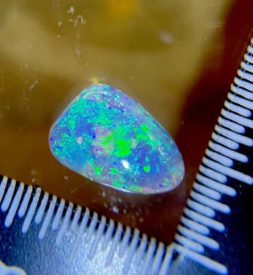 0.65 TCW GEM Lightning Ridge Crystal/ Black Opal. Beautiful Green/Blue. SL341 - Image 1 of 4