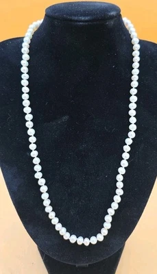 Collar de perlas blancas de oro amarillo de 14k con cierre de 585 de 18" Foto 1 de 4