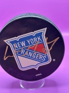 Wayne Gretzky NHL Hockey Signed Autographed New York Rangers Logo Puck HOF - Picture 1 of 5