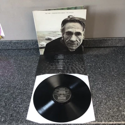 LP VINYL THE CURE STANDING ON A BEACH THE SINGLES FIXH 12 UK 1ST PRESS EX/EX - Image 1 of 4