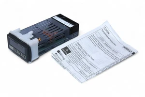 OMRON E5GN-R1TC REGOLATORE DI TEMPERATURA DIGITALE - Foto 1 di 8