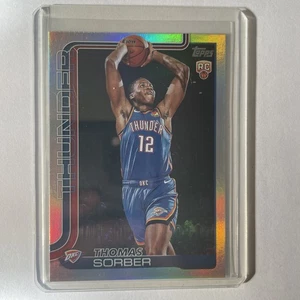 Baloncesto Topps 2025-26 - Thomas Sorber (RC) - Lámina arco iris #215 OKC - Imagen 1 de 2