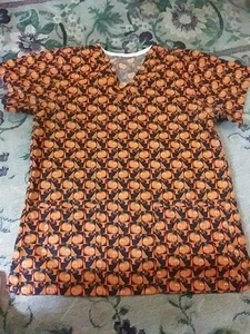 Halloween Scrubs Top Womens Medium Pumpkins Jack O Lanterns Black Cats - Picture 1 of 2