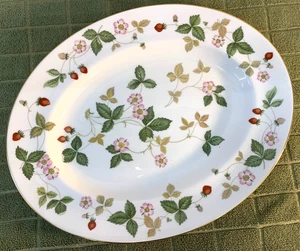Wedgwood WILD STRAWBERRY Bone China 14" Oval Platter ~ Made in England - Picture 1 of 6