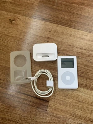 Apple iPod Classic 4th Generation A1099 White Portable 20GB MP3 Media Player - Image 1 of 4