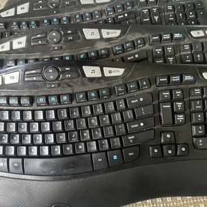 Logitech mk550 cztery klawiatury, trzy myszy - Zdjęcie 1 z 3