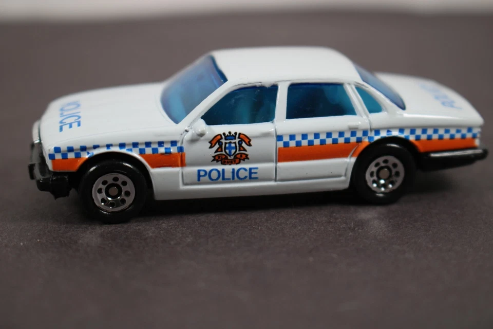 Vintage Matchbox 1991 Jaguar XJ6 Police Car 1:64 LQQK - Image 1 of 4