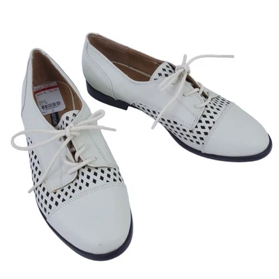 NUEVO Kensie Ramsey Cuero Corte Láser Oxford Plano Talla 8 Crema, Off White, Academia Foto 1 de 4