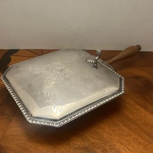 Sheffield Silver Co Silverplate Silenzioso Maggiordomo Raccogli Briciole/Cenere Manico Legno - Foto 1 di 12