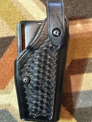Safariland Thumbreak 200-83 Black Leather Glock 17 19 22 23 Duty Holster RH - Image 1 of 4