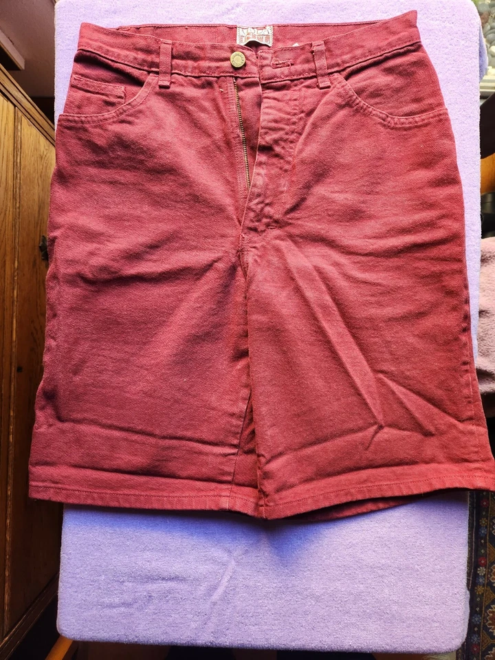 Bermuda jeans Victoria's Secret vintage Londres moda int'l bordô tamanho 8 - Imagem 1 de 4