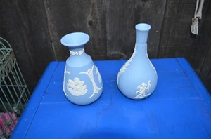 Lot of 2 Wedgewood Vases Blue and White Miniature - Picture 1 of 5