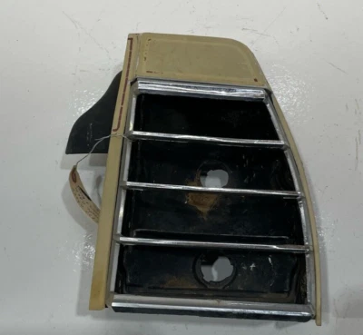 Luz trasera Monte Carlo 1977 lámpara de freno cuarto panel extensión moldura de pasajero Foto 1 de 4