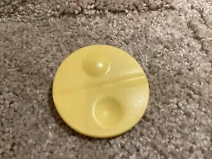 Tupperware Rock N Serve ERSATZ-ENTLÜFTUNGSKAPPE Schaukel klein rund gelb #3383 - Bild 1 von 2