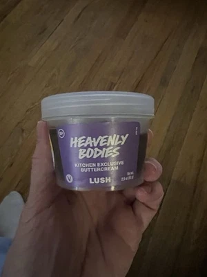 Limpiador de crema de mantequilla Heavenly Bodies exclusivo de caja de cocina de exuberante 2,9 OZ Foto 1 de 4