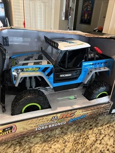 Camion RC Vaughn Gittin Jr Ford Bronco Brocky neuf lumineux échelle 1:8 - Photo 1/12