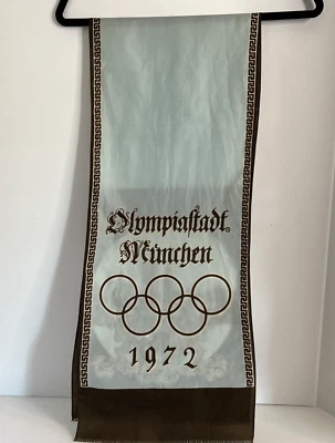Cachecol de seda vintage 1972 Jogos Olímpicos de Munique Olympiastadt Munchen 54 x 11" - Imagem 1 de 4