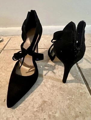 PRECIOSOS🌹TACONES DE GAMUZA NEGROS SAX FIVE AVENUE* CIERRE TRASERO CON CREMALLERA🌹¡SIN PROBLEMAS! Usado en excelente estado Foto 1 de 4