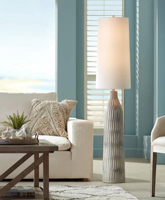 Lámpara de pie moderna orgánica de imitación de madera Possini Euro Scribe 66 1/2" Foto 1 de 4