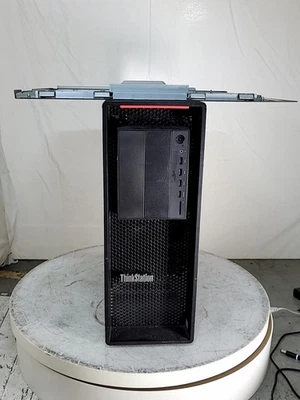 Servidor Lenovo ThinkStation P520 INTEL XEON W-2135 3,7 GHz VER NOTAS Foto 1 de 4