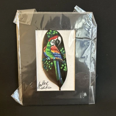 Plumas decorativas, pintadas a mano, tema loro puertorriqueño Foto 1 de 4