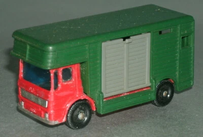 1/92 Scale AEC Ergomatic Cab Horse Box Diecast Truck - Vintage 1969 Matchbox 17 - Image 1 of 4