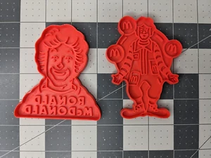 Ronald McDonald Teig Keksform rot 2 Stück 1980 1987 - Bild 1 von 3