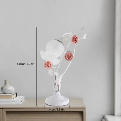 Lámpara de mesa rosa con flores Lámpara de noche Lámpara de escritorio de vidrio floral LED E26 EE. UU. Foto 1 de 4