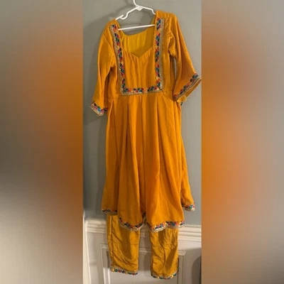 Juego tradicional indio Salwar Kameez para niñas 8-10 Foto 1 de 4