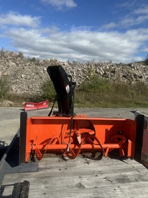 Soprador de neve de montagem frontal Kubota - Imagem 1 de 4