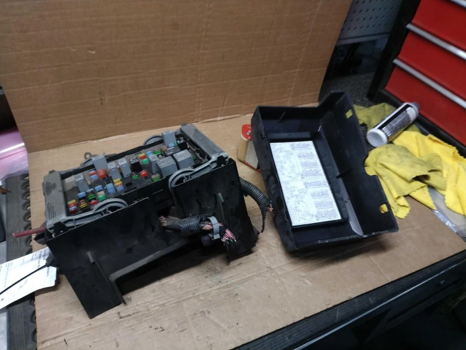 Motor de caja de fusibles usado para: Chevrolet Tahoe 2009 6,0 grado A Foto 1 de 4