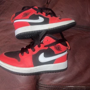 Nike Jordan 1 Mid PS Kinderschuhe Größe 11C Infrared Rot Orange Schwarz 640734-061 - Bild 1 von 8