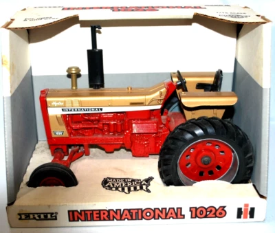 Vintage ERTL Case/IH International 1026 Tractor 1/16 Scale Diecast New Open Box. - Image 1 of 4