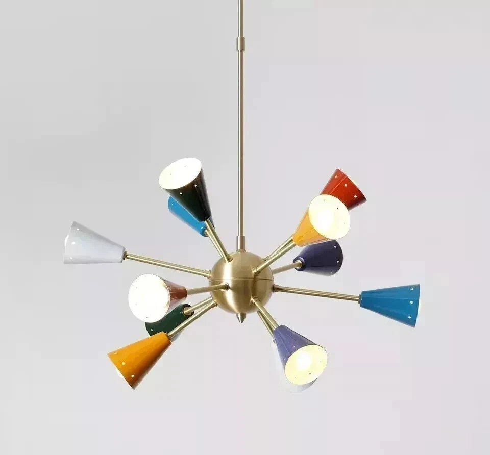 Lámpara de araña Sputnik vintage Mid-Country 6 luces de latón blanco mate. Foto 1 de 4