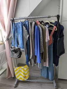 Schönes Damen Bekleidungspaket 17 tlg. Kleiderpaket mit Taschen Gr 36 + 38 - Bild 1 von 7