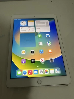 Apple iPad Pro (9.7-inch) (1st Gen.) (A1674) 128GB (Unlocked) - LOT OF 5 - D - Image 1 of 4