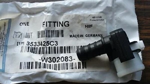 1 New International Navistar 90 Deg Degree Fuel Line Fitting Pipe Tube 3533425C3 - Picture 1 of 3