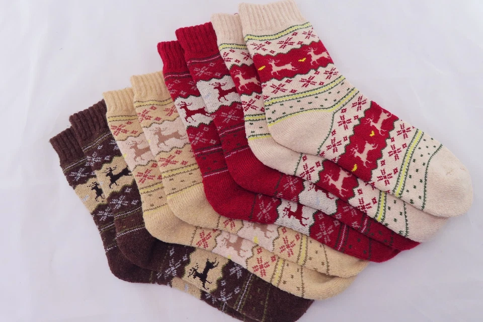 J-BOX: 4 PR. CALCETINES CREW ISLA FERIA NAVIDAD WMS. MARRÓN/BRONCEADO/ROJO/CREMA. ORG $40 AHORA $18 Foto 1 de 2