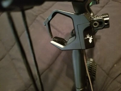 Southland Archery Supply SAS Outrage 70 Lbs 31" ATA Compound Hunting Bow - Image 1 of 4